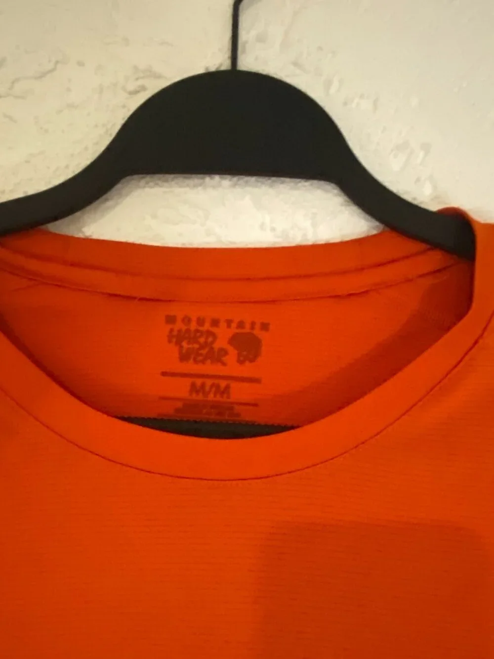Mountain Hardwear Men’s Medium Orange Breathable Performance T-Shirt